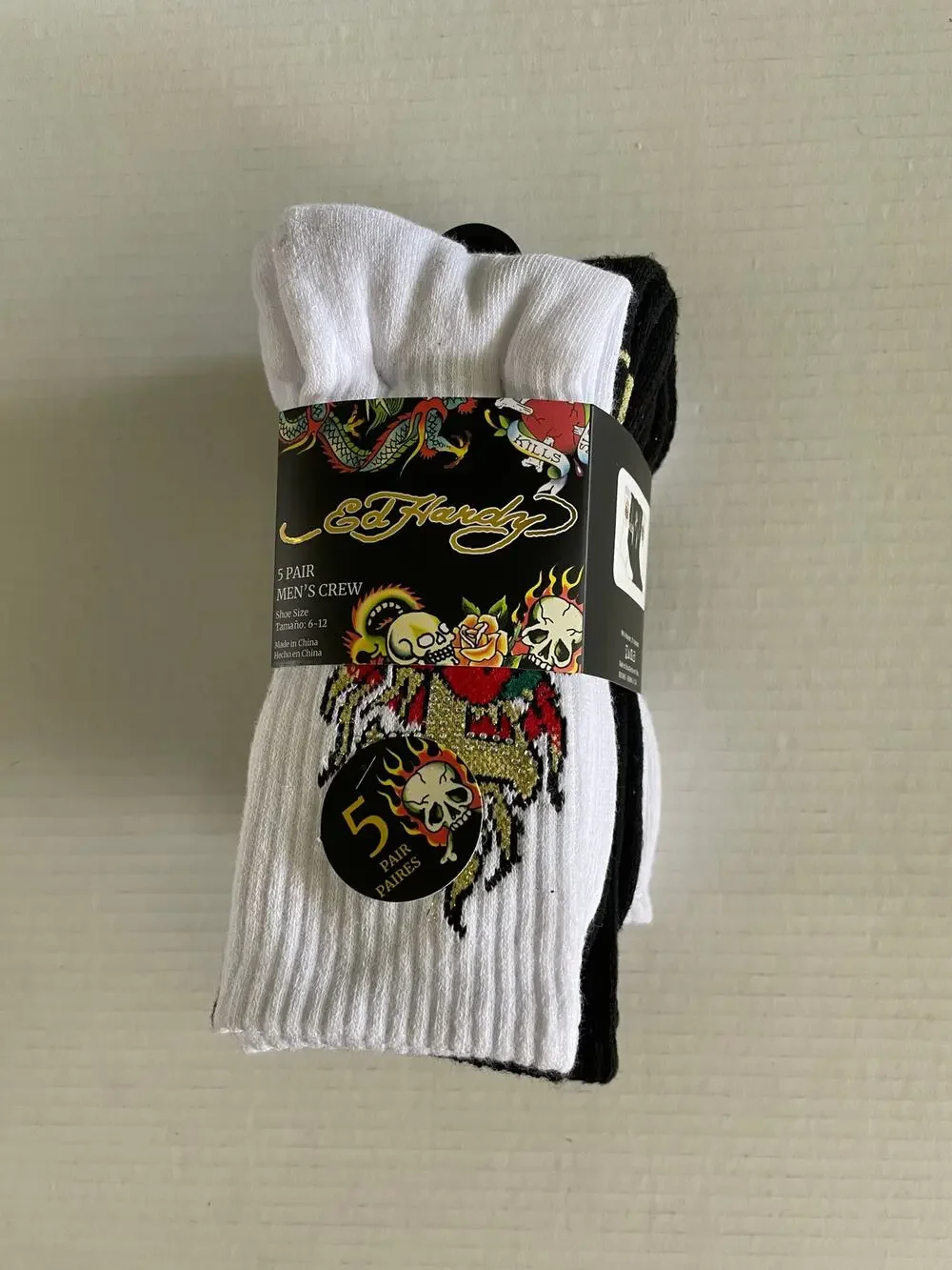ADULT ED HARDY 5 PAIR BLACK WHITE CREW SOCKS NEW